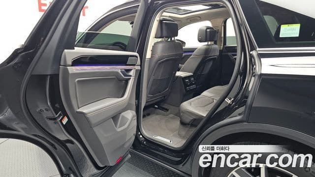 Volkswagen Touareg 2023 — Photo 5/20