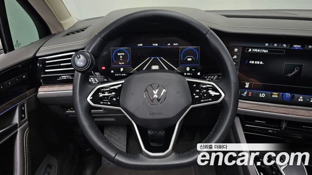 Volkswagen Touareg 2023 — Photo 2/20
