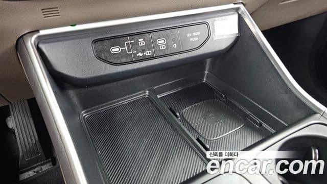 Kia Carnival 2024 — Фото 18/20