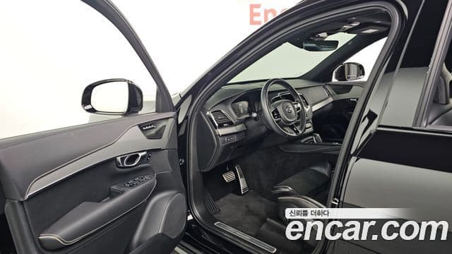 Volvo XC90 2020 — Photo 26/37
