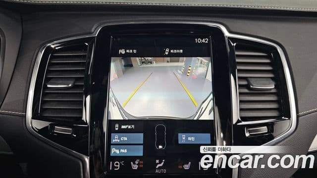 Volvo XC90 2020 — Photo 18/37