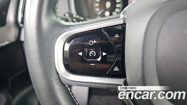 Volvo XC90 2020 — Photo 28/37