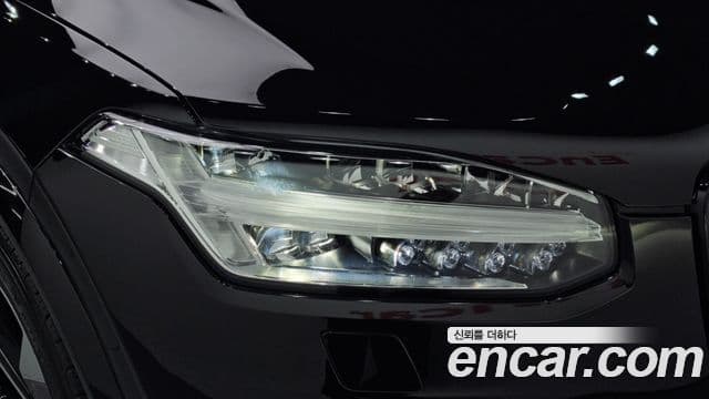 Volvo XC90 2020 — Photo 12/37
