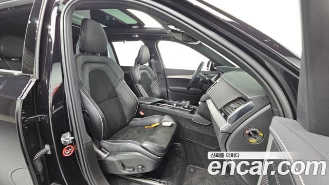 Volvo XC90 2020 — Photo 7/37