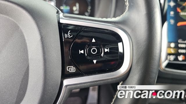 Volvo XC90 2020 — Photo 5/37