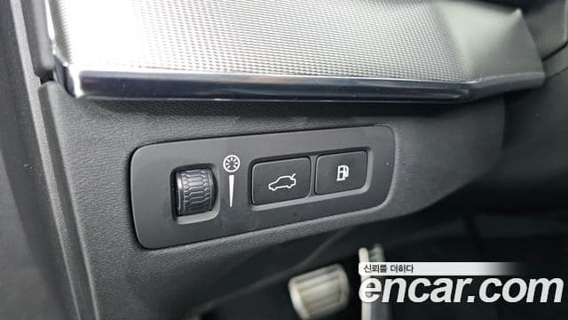Volvo XC90 2020 — Photo 15/37