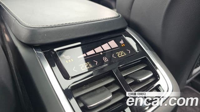 Volvo XC90 2020 — Photo 32/37