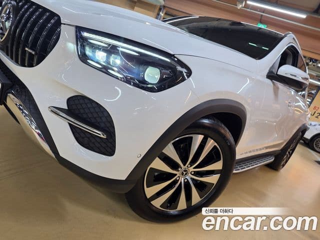 Mercedes-Benz GLE-Class 2025 — Photo 12/20