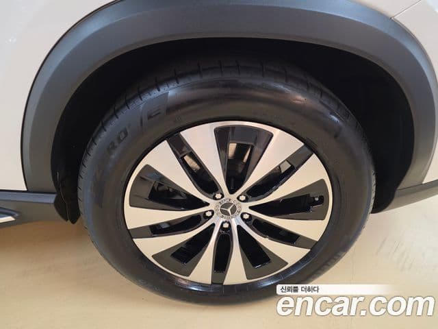Mercedes-Benz GLE-Class 2025 — Photo 16/20