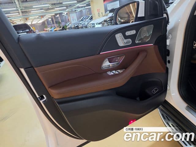 Mercedes-Benz GLE-Class 2025 — Photo 18/20