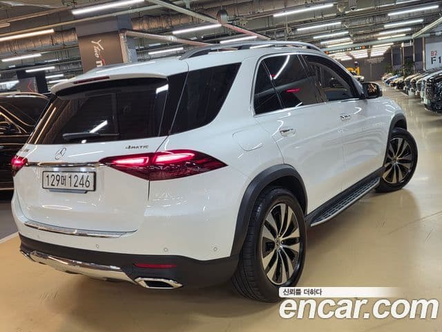 Mercedes-Benz GLE-Class 2025 — Photo 19/20