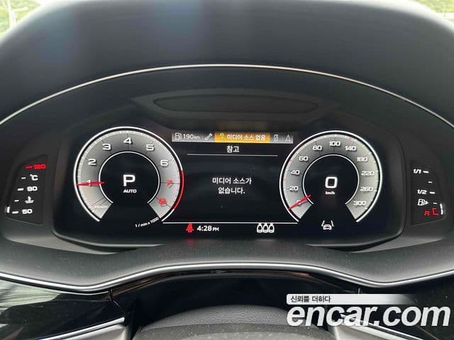 Audi Q8 2022 — Photo 4/18