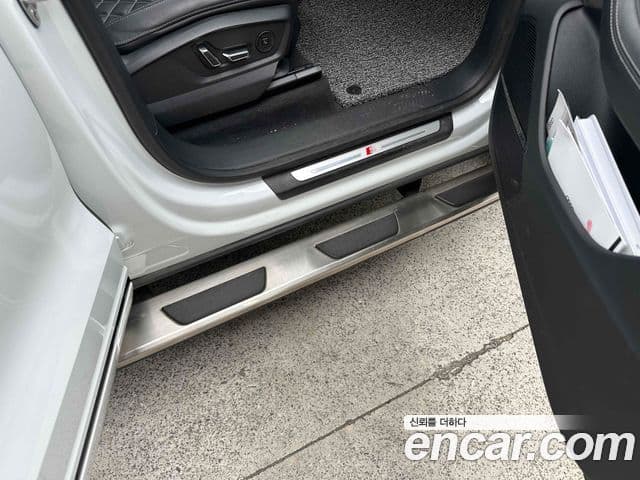 Audi Q8 2022 — Photo 8/18