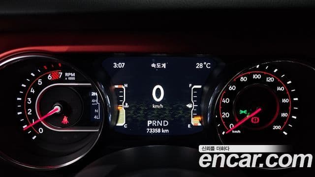 Jeep Wrangler 2019 — ფოტო 16/32