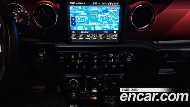 Jeep Wrangler 2019 — ფოტო 9/32