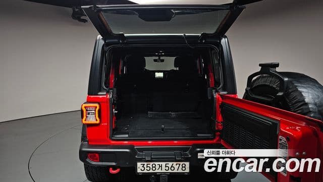 Jeep Wrangler 2019 — ფოტო 19/32