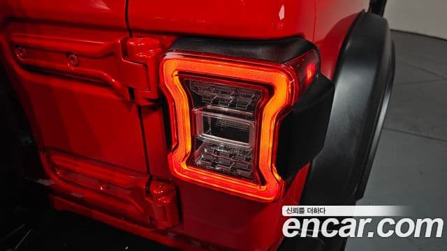 Jeep Wrangler 2019 — ფოტო 14/32