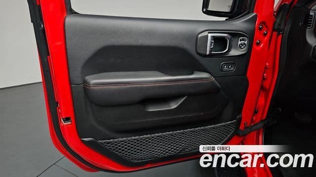 Jeep Wrangler 2019 — ფოტო 32/32