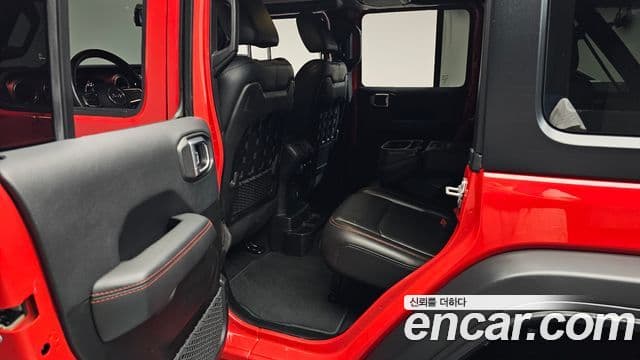Jeep Wrangler 2019 — ფოტო 26/32
