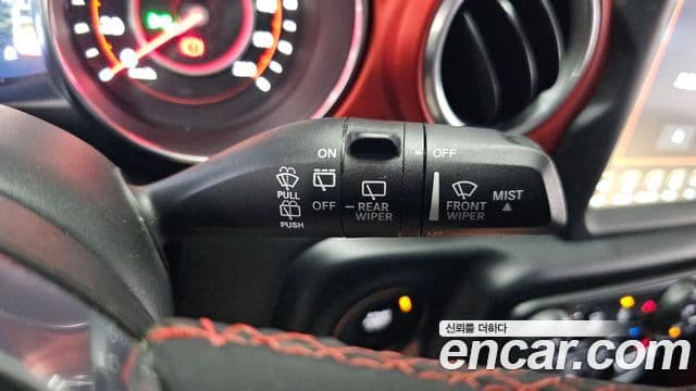 Jeep Wrangler 2019 — ფოტო 8/32