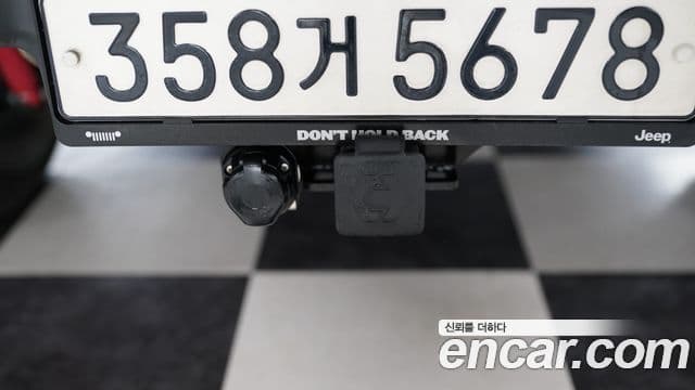 Jeep Wrangler 2019 — ფოტო 21/32
