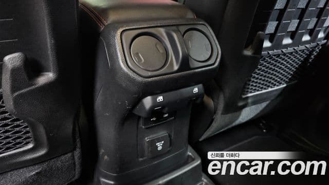 Jeep Wrangler 2019 — ფოტო 2/32