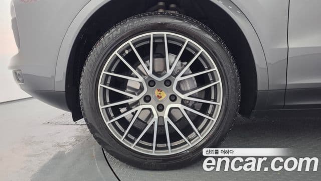 Porsche Cayenne 2021 — Photo 26/33
