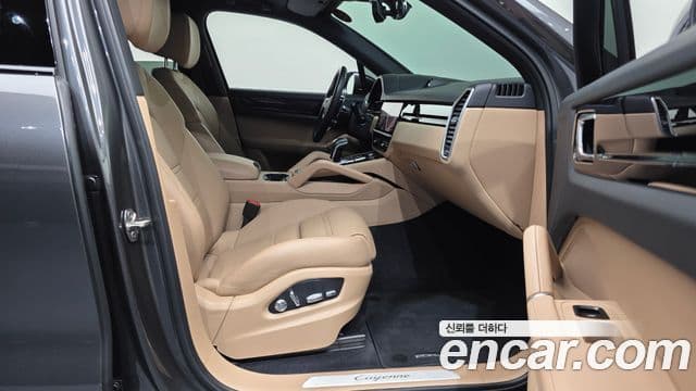 Porsche Cayenne 2021 — Photo 20/33
