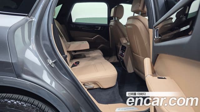 Porsche Cayenne 2021 — Photo 27/33