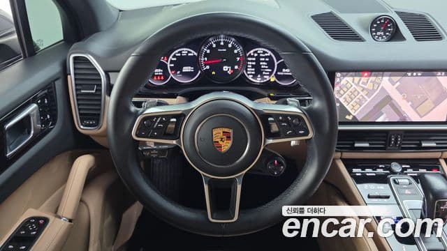 Porsche Cayenne 2021 — Photo 14/33