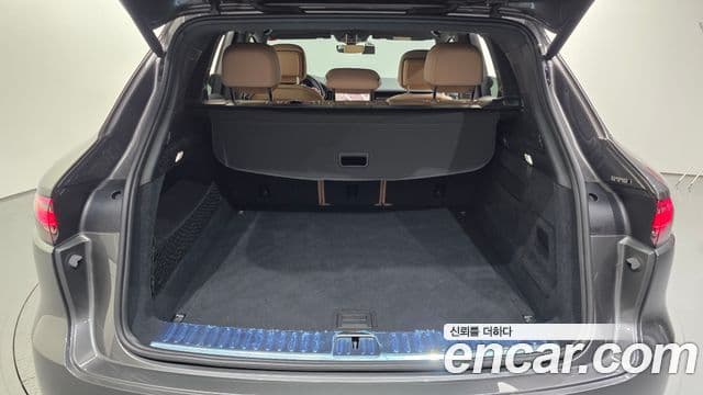 Porsche Cayenne 2021 — Photo 18/33