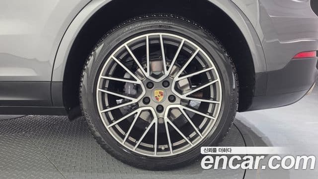 Porsche Cayenne 2021 — Photo 19/33