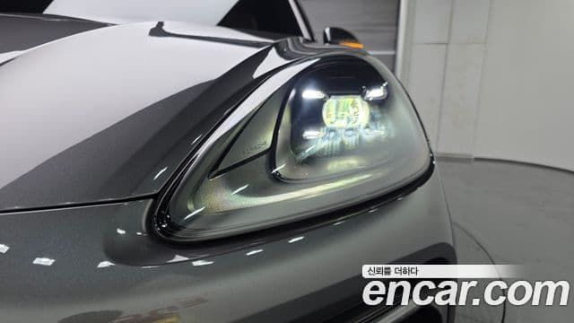 Porsche Cayenne 2021 — Photo 30/33