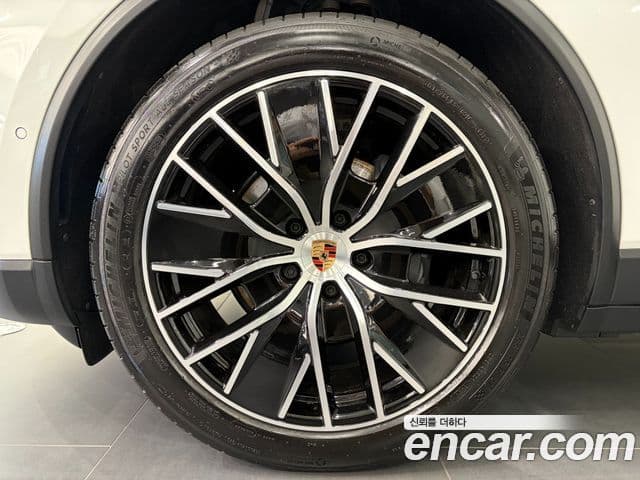 Porsche Macan EV 2025 — Şəkil 19/20
