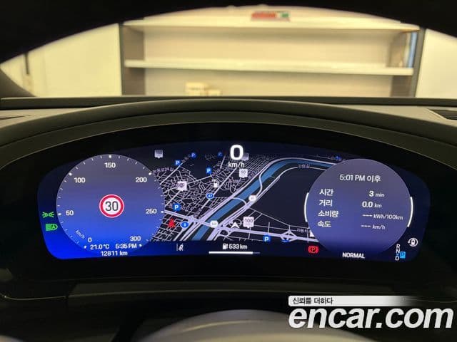 Porsche Macan EV 2025 — Şəkil 14/20