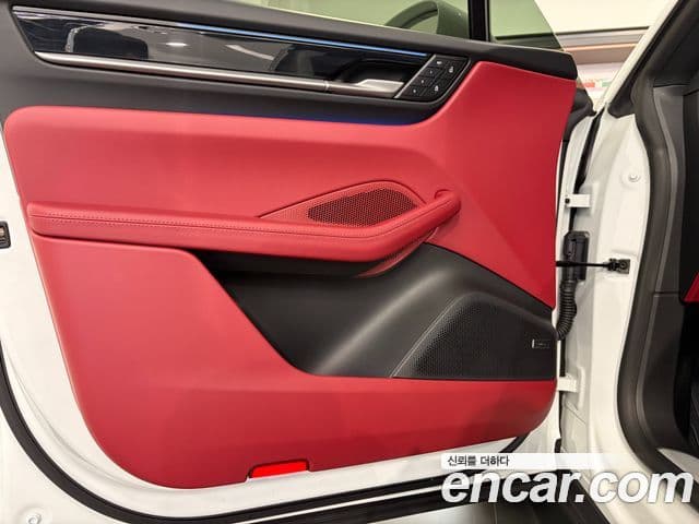 Porsche Macan EV 2025 — Şəkil 9/20