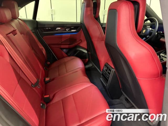 Porsche Macan EV 2025 — Şəkil 8/20
