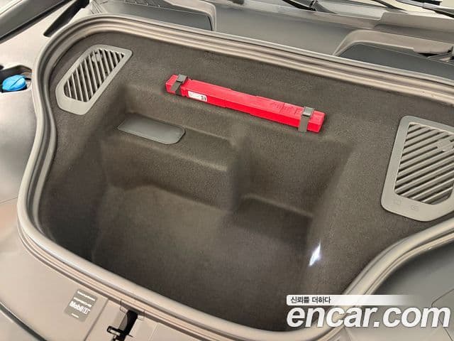Porsche Macan EV 2025 — Şəkil 10/20