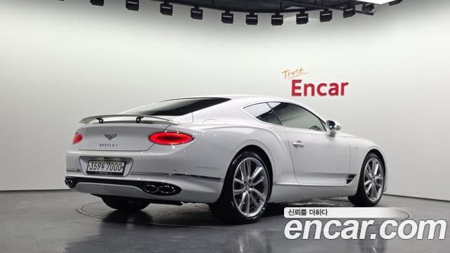Bentley Continental GT 2020 — Фото 2/20
