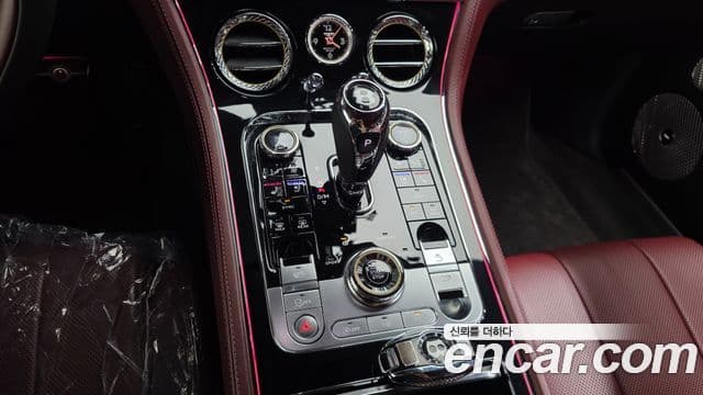 Bentley Continental GT 2020 — Фото 9/20