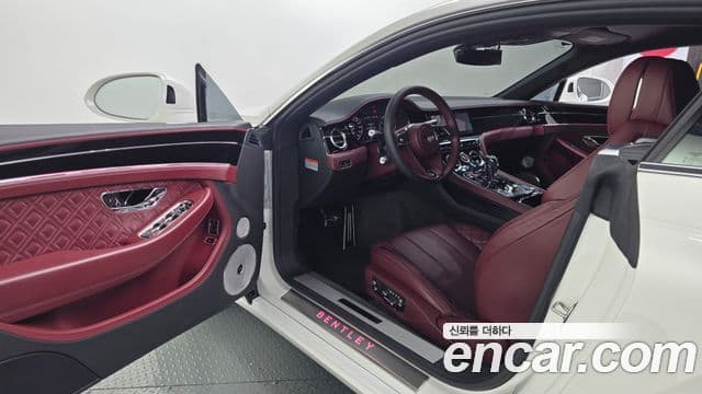 Bentley Continental GT 2020 — Фото 10/20