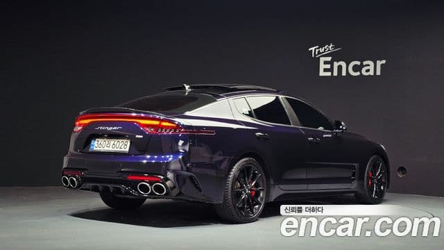 Kia Stinger 2021 — Фото 1/20