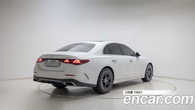 Mercedes-Benz E-Class 2025 — Photo 13/20
