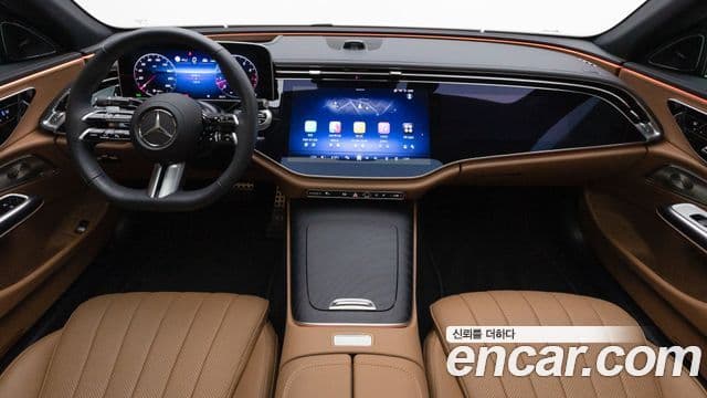 Mercedes-Benz E-Class 2025 — Photo 8/20