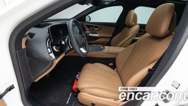 Mercedes-Benz E-Class 2025 — Photo 14/20
