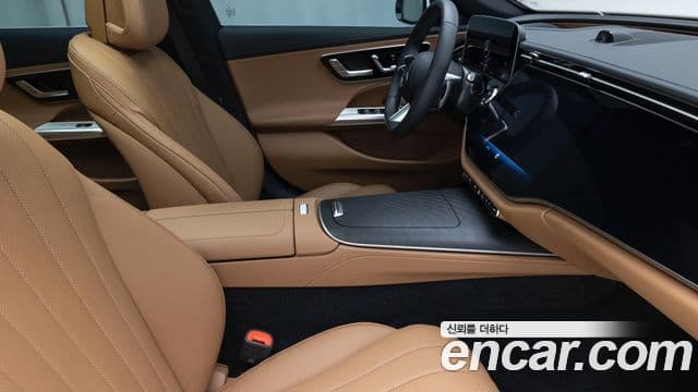 Mercedes-Benz E-Class 2025 — Photo 3/20