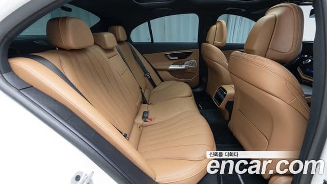 Mercedes-Benz E-Class 2025 — Photo 12/20