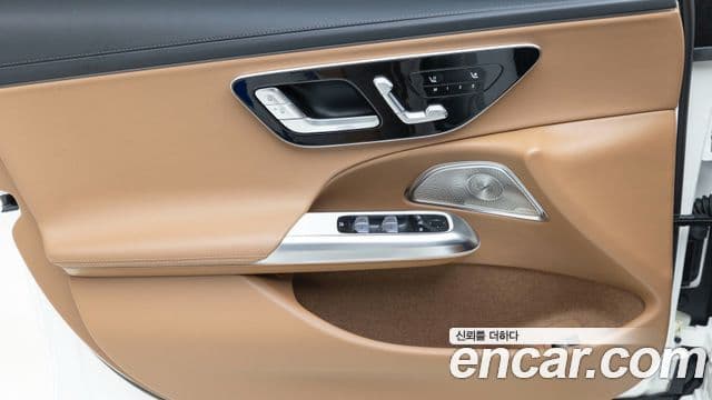 Mercedes-Benz E-Class 2025 — Photo 18/20