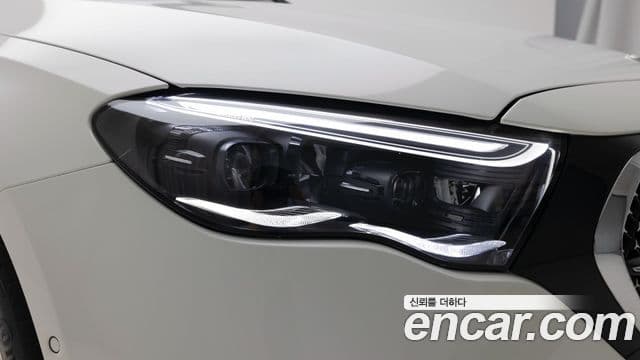 Mercedes-Benz E-Class 2025 — Photo 4/20