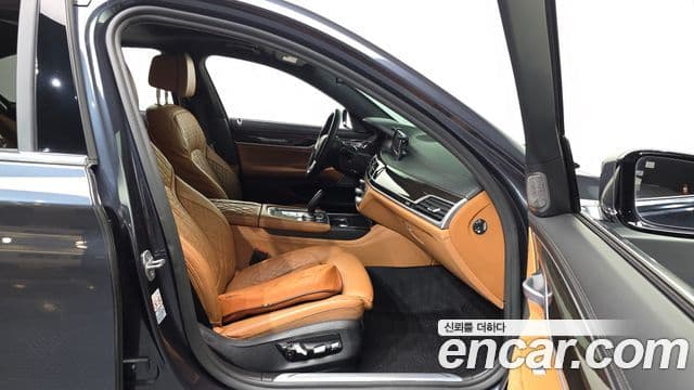 BMW 7 Series 2020 — ფოტო 23/33